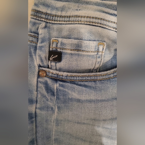 KanCan Frayed Hem Light Wash Skinny Stretchy Ankle Jeans Size 9/28 - Picture 6 of 9